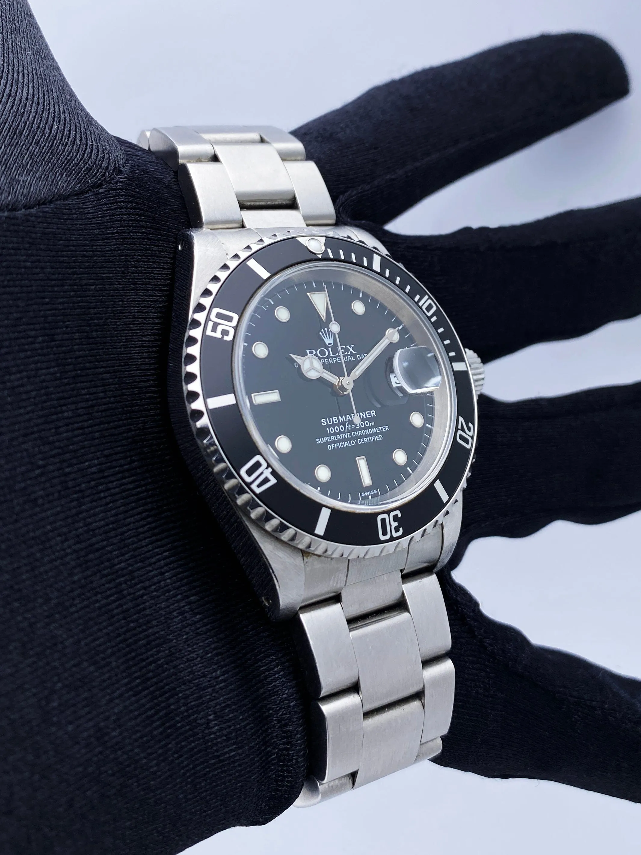 Rolex Submariner Date 16610 Mens Watch Box Papers